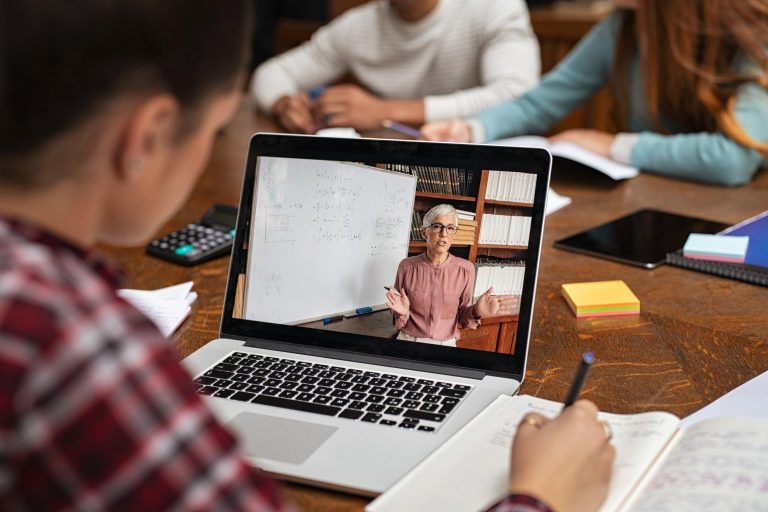 Online Learning vs. Classroom: Pros and Challenges